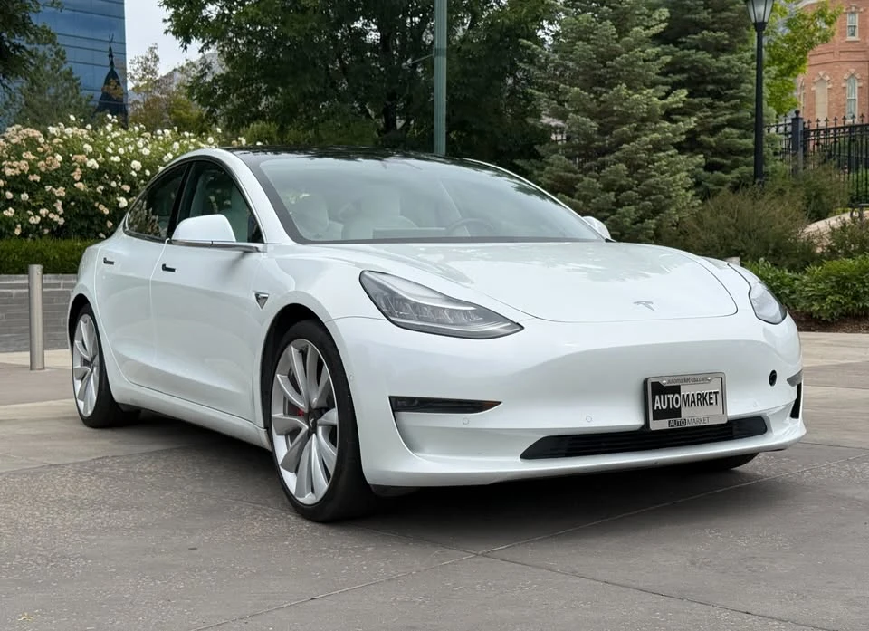 2018 Tesla Model 3 Performance - Image 4 of 17