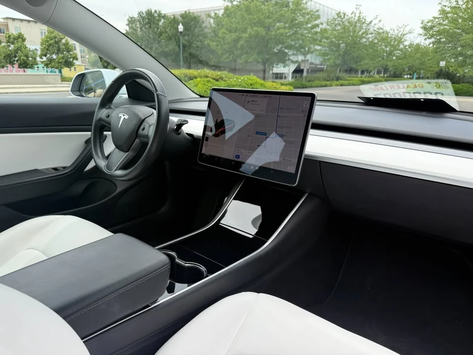 2018 Tesla Model 3 Performance - Image 16 of 17
