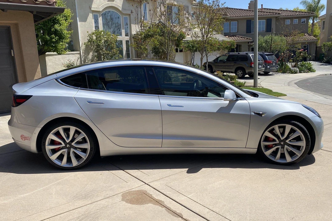 2018 Tesla Model 3 Performance - Image 4 of 13
