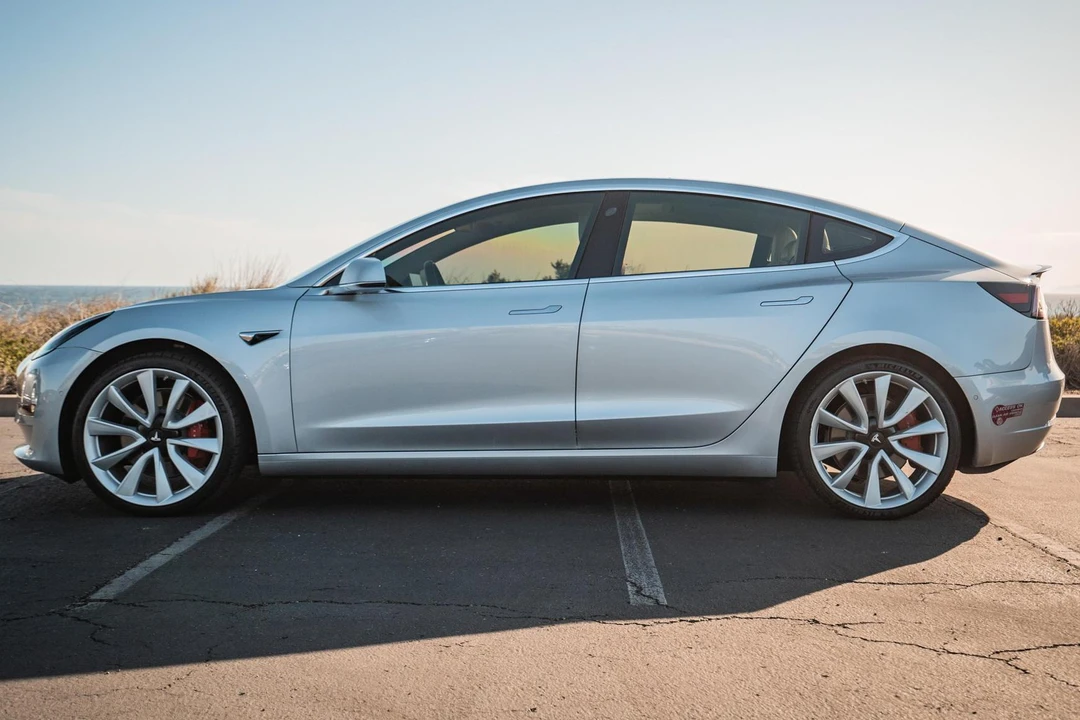 2018 Tesla Model 3 Performance - Image 2 of 13