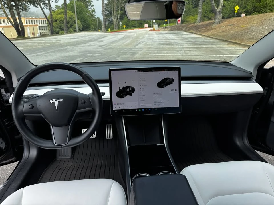 2018 Tesla Model 3 Performance - Image 8 of 18
