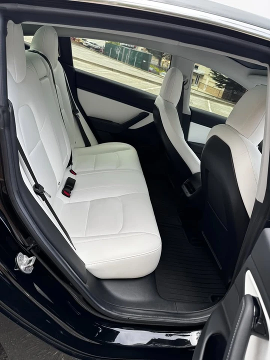 2018 Tesla Model 3 Performance - Image 9 of 18