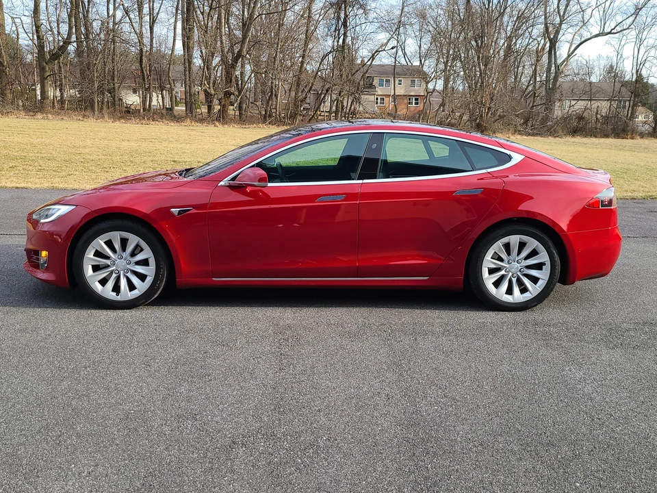 2018 Tesla Model S - Image 8 of 31