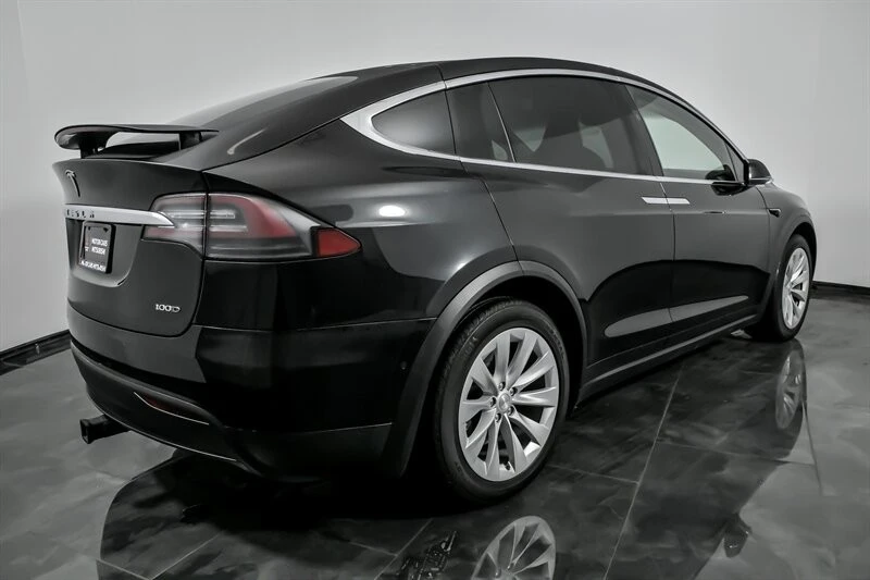 2018 Tesla Model X - Image 10 of 12