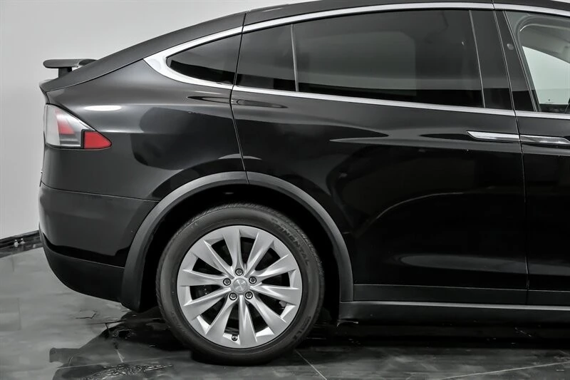 2018 Tesla Model X - Image 11 of 12