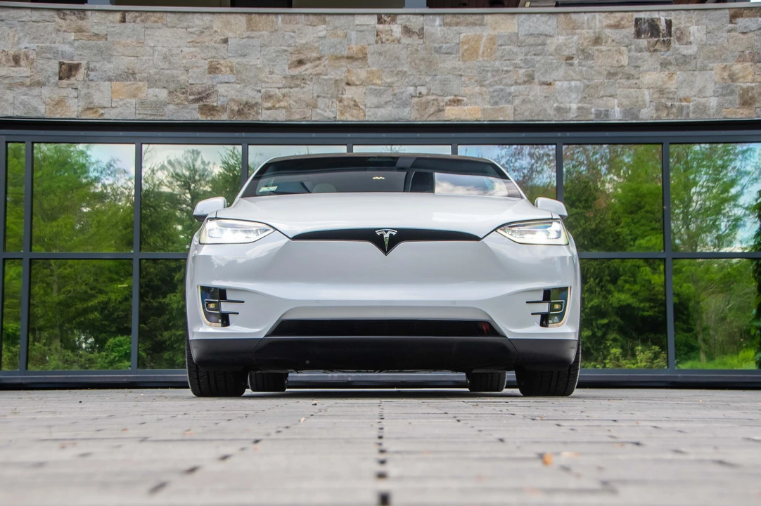 2018 Tesla Model X - Image 7 of 31