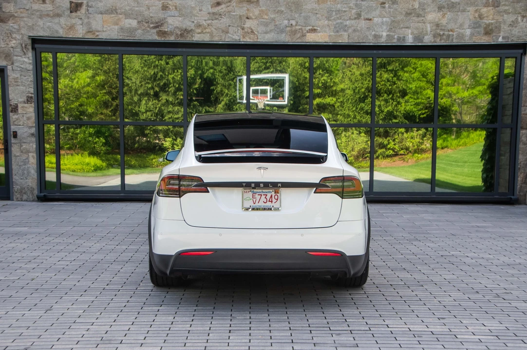 2018 Tesla Model X - Image 15 of 31