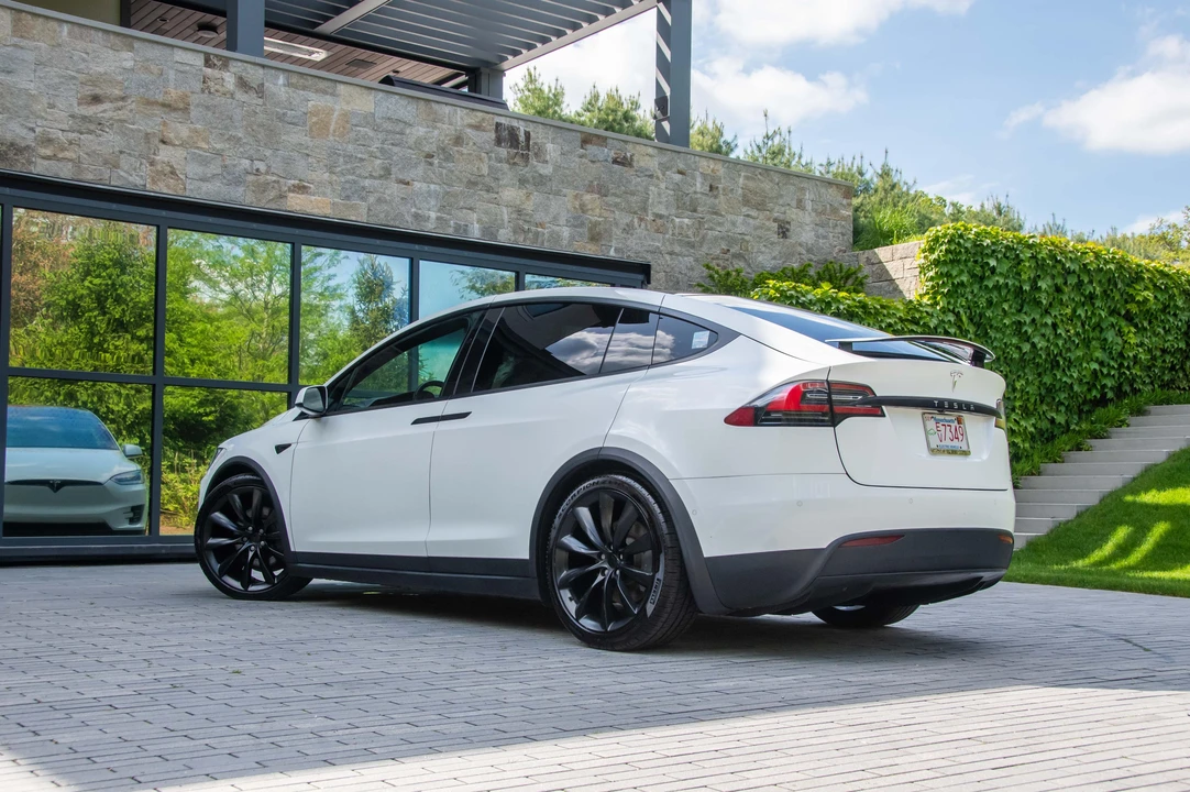 2018 Tesla Model X - Image 13 of 31