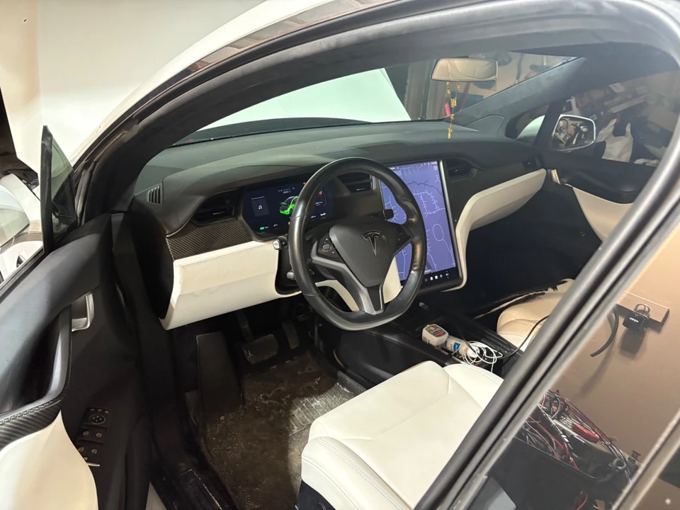 2018 Tesla Model X - Image 13 of 17
