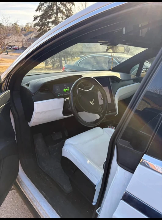 2018 Tesla Model X - Image 5 of 17