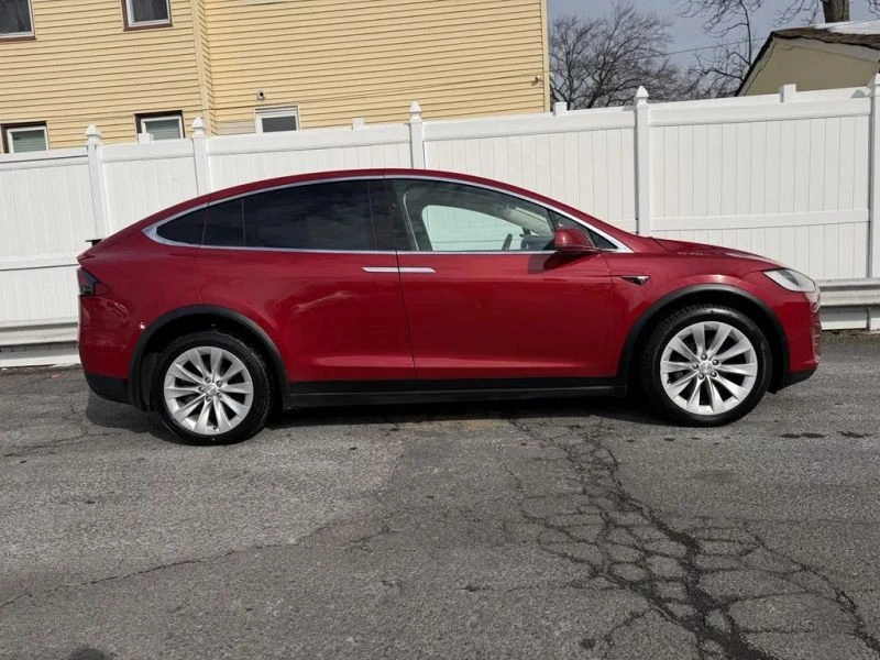 2018 Tesla Model X - Image 8 of 12