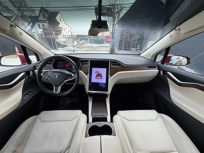 2018 Tesla Model X - Image 9 of 12