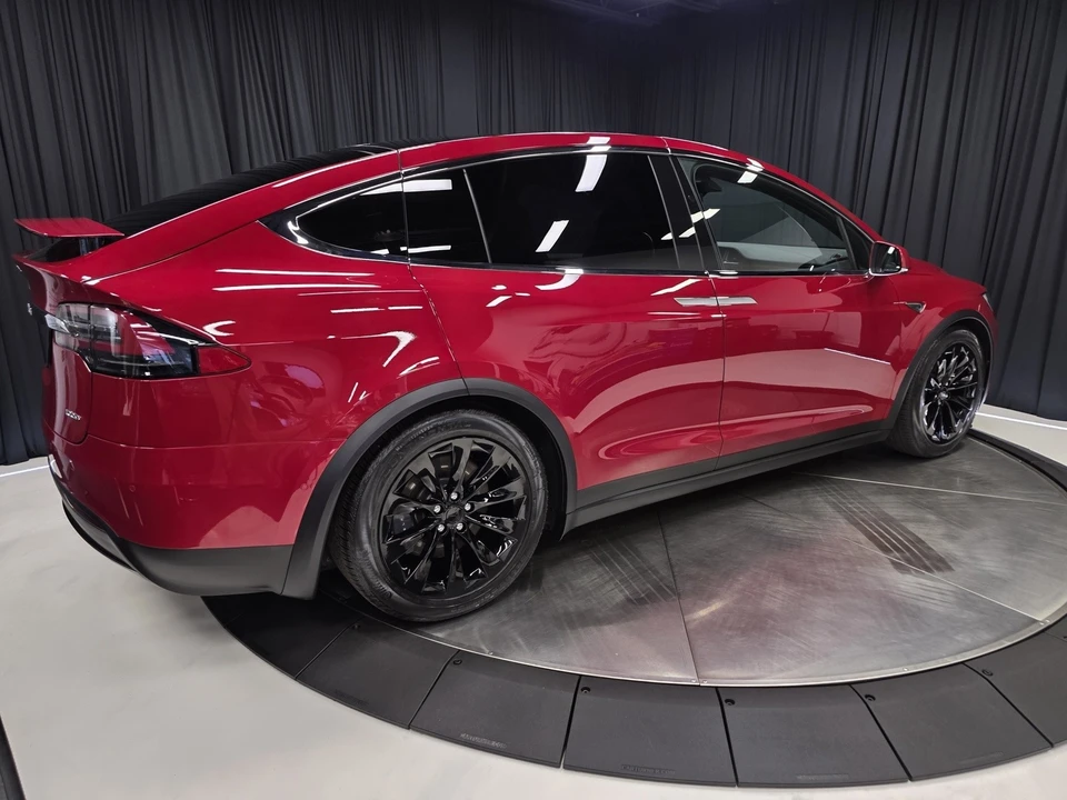 2018 Tesla Model X - Image 11 of 12