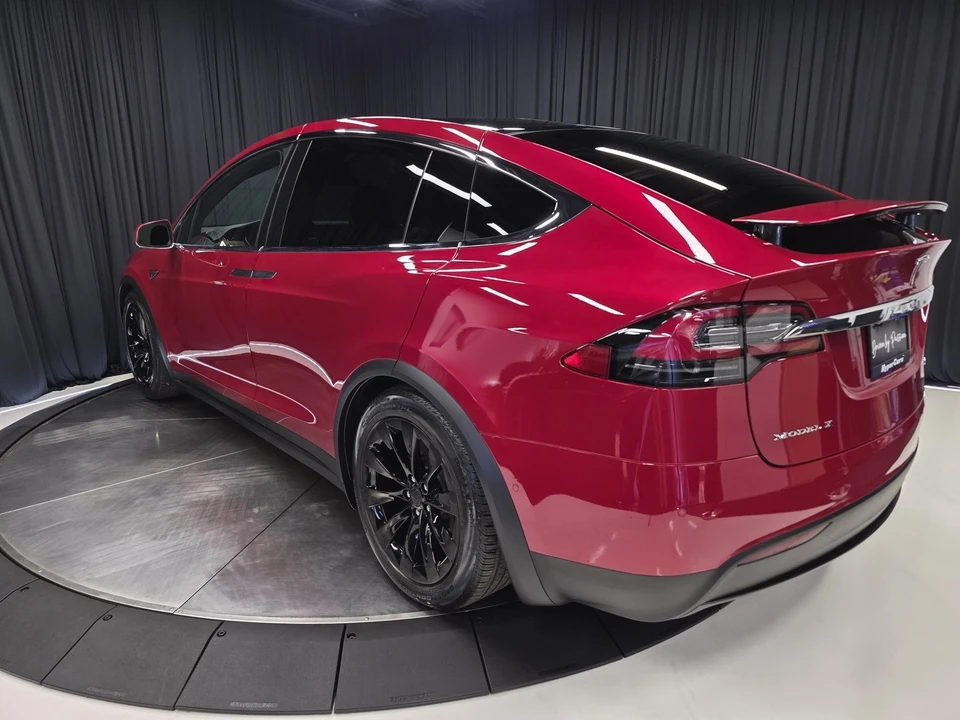 2018 Tesla Model X - Image 9 of 12