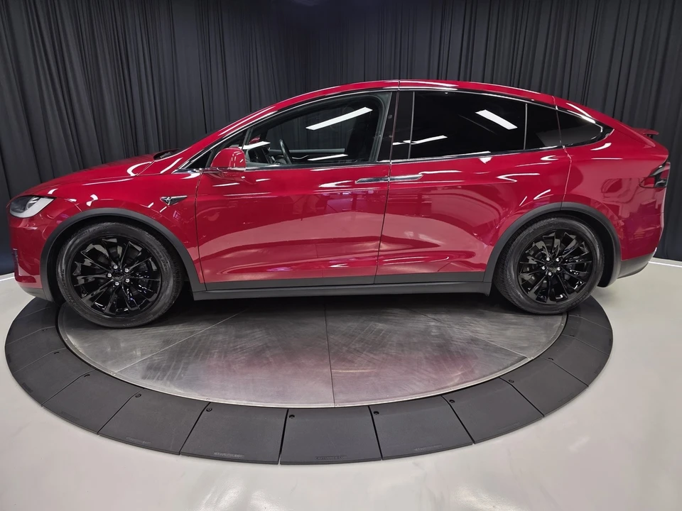 2018 Tesla Model X - Image 8 of 12