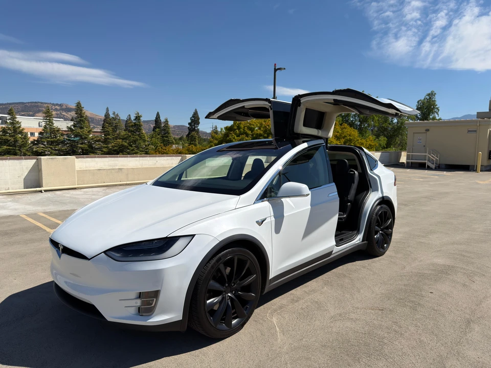 2018 Tesla Model X - Image 13 of 31