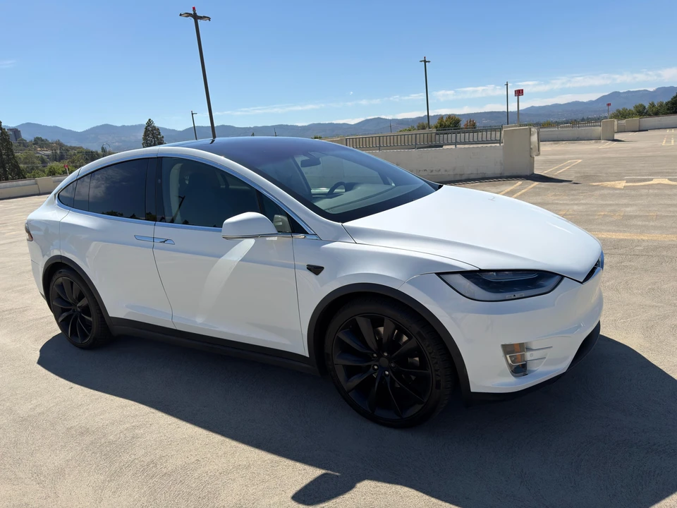 2018 Tesla Model X - Image 12 of 31
