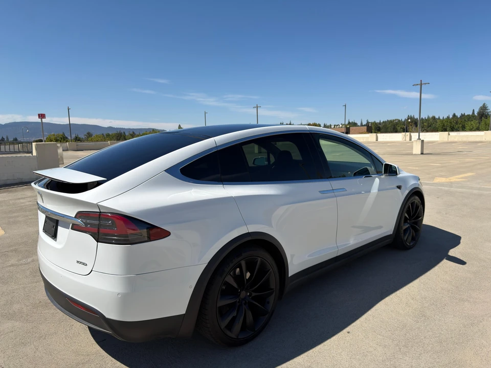 2018 Tesla Model X - Image 11 of 31