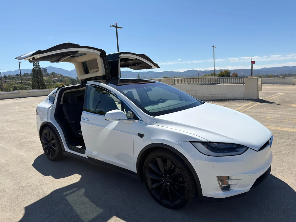 2018 Tesla Model X - Image 14 of 31