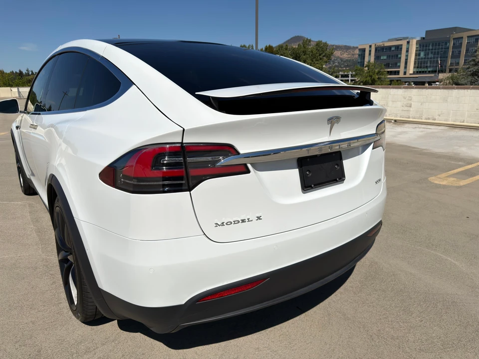 2018 Tesla Model X - Image 9 of 31