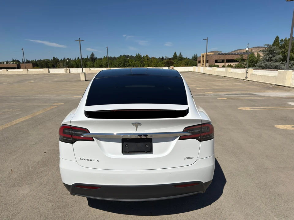2018 Tesla Model X - Image 10 of 31