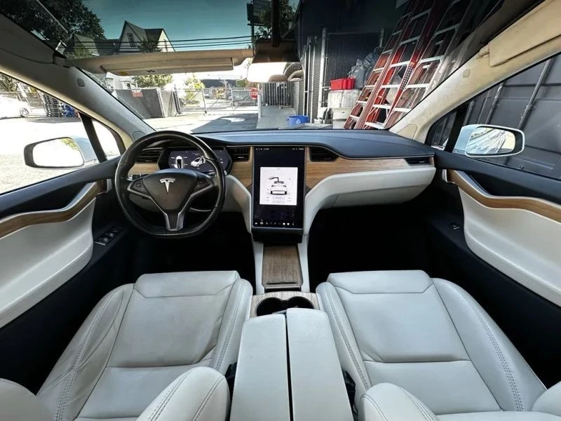 2018 Tesla Model X - Image 9 of 12