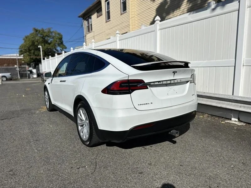 2018 Tesla Model X - Image 5 of 12