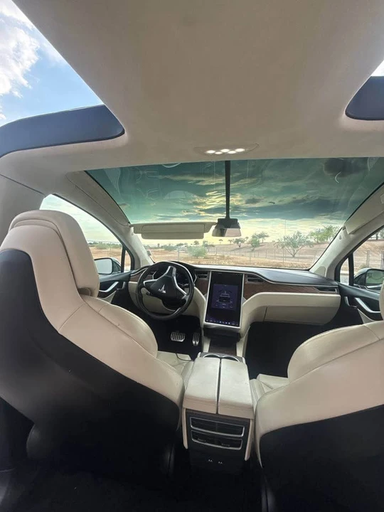 2018 Tesla Model X - Image 7 of 11