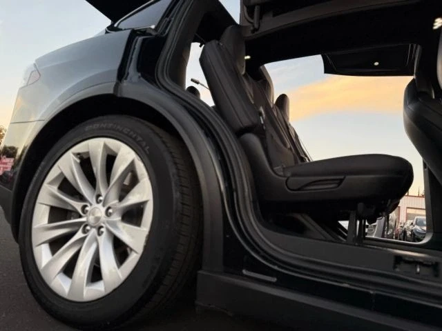 2018 Tesla Model X - Image 17 of 21