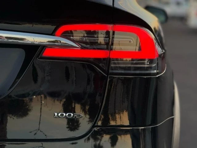 2018 Tesla Model X - Image 9 of 12