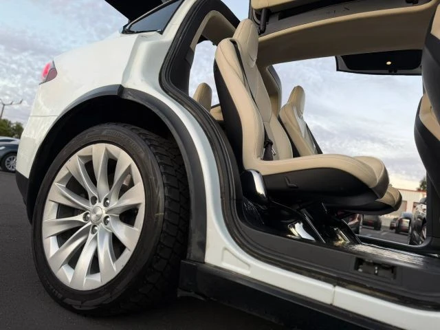 2018 Tesla Model X - Image 19 of 21