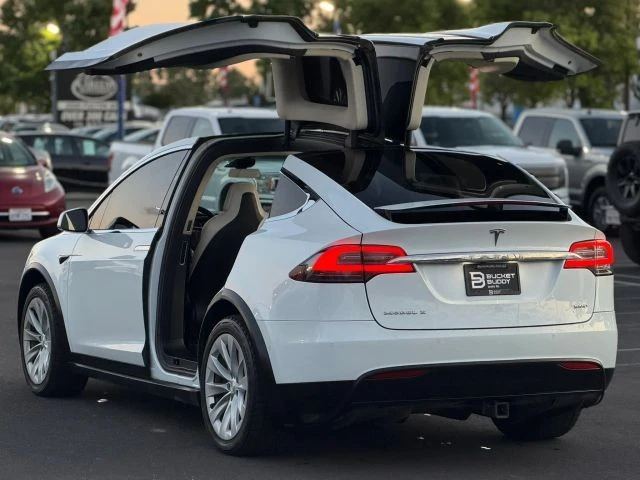 2018 Tesla Model X - Image 13 of 21