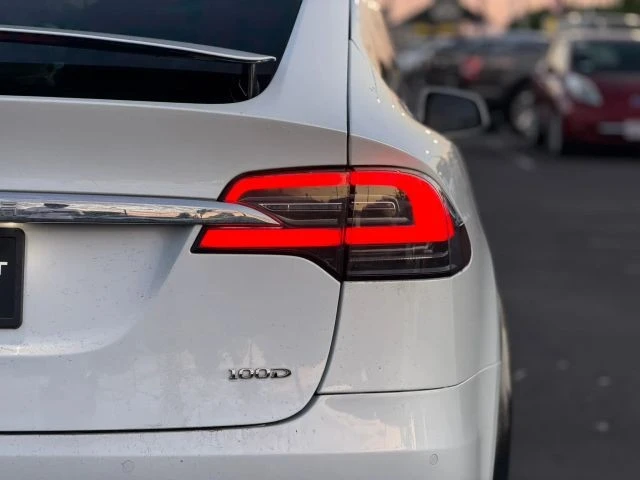 2018 Tesla Model X - Image 9 of 21