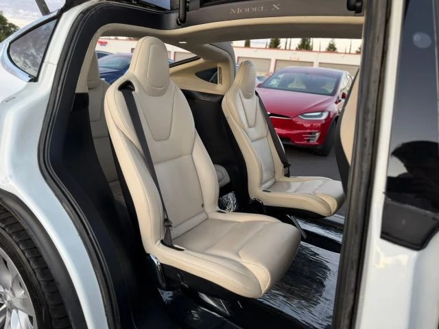 2018 Tesla Model X - Image 16 of 21