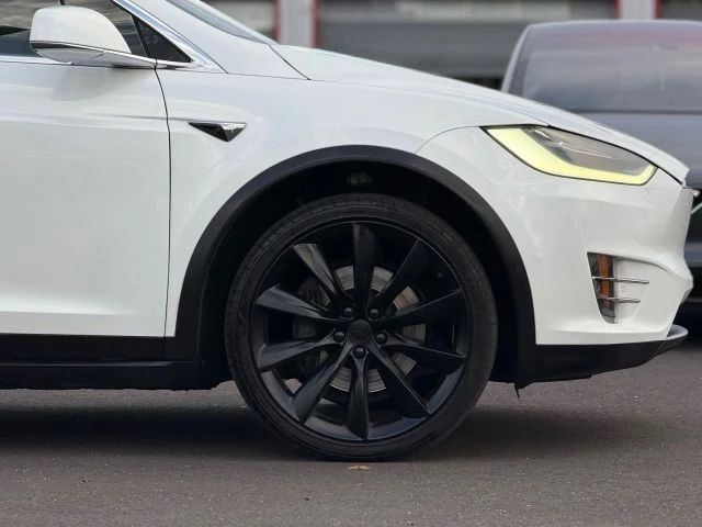 2018 Tesla Model X - Image 7 of 12