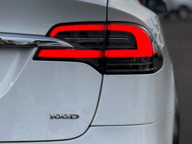2018 Tesla Model X - Image 9 of 12