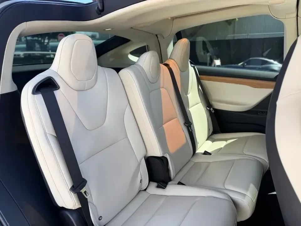 2018 Tesla Model X - Image 8 of 9