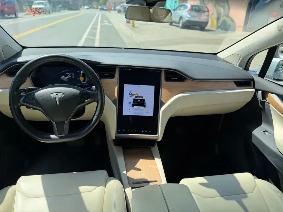 2018 Tesla Model X - Image 5 of 9