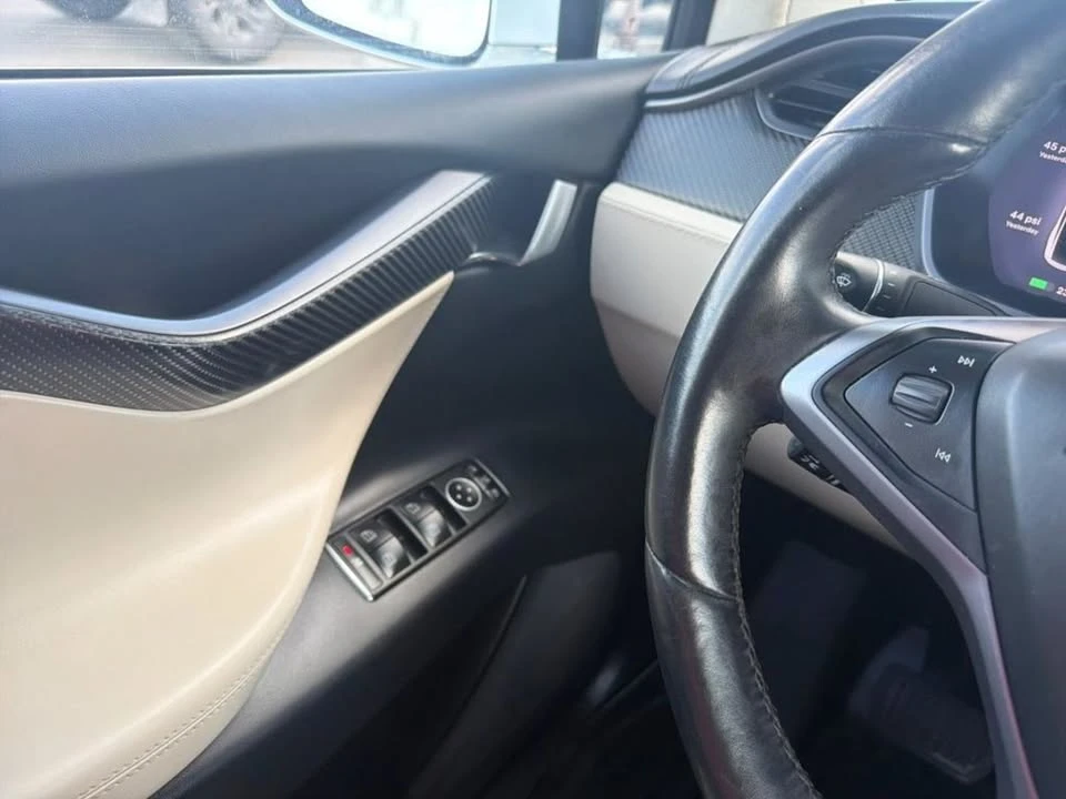 2018 Tesla Model X - Image 17 of 19
