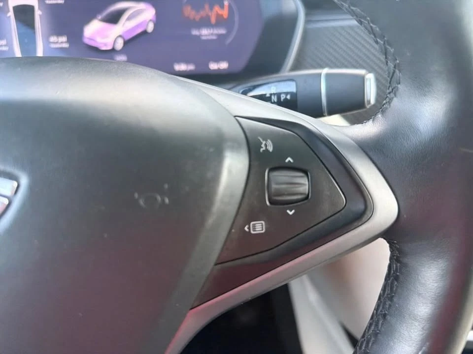 2018 Tesla Model X - Image 16 of 19
