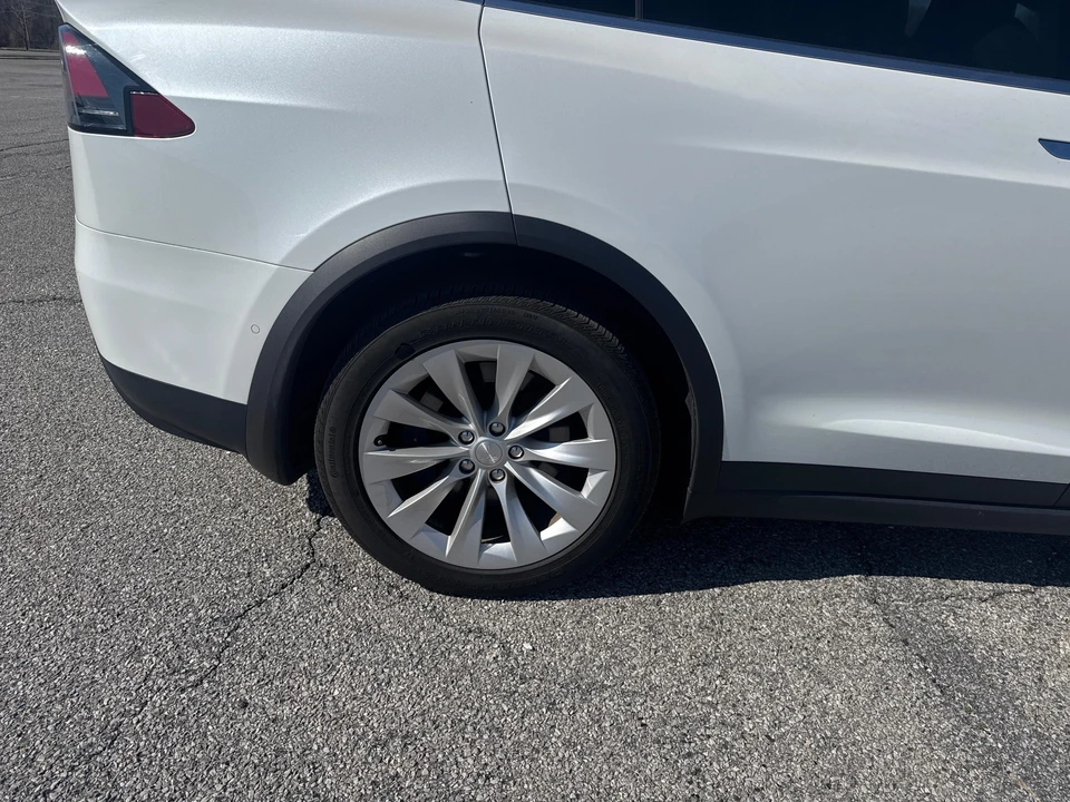 2018 Tesla Model X - Image 15 of 24