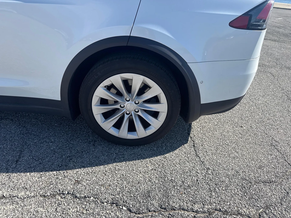 2018 Tesla Model X - Image 14 of 24