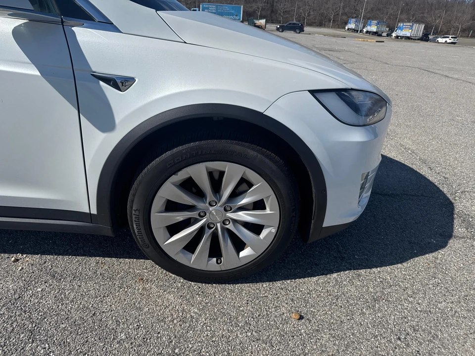 2018 Tesla Model X - Image 16 of 24