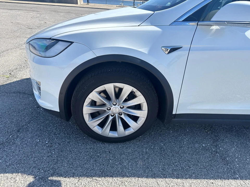 2018 Tesla Model X - Image 13 of 24