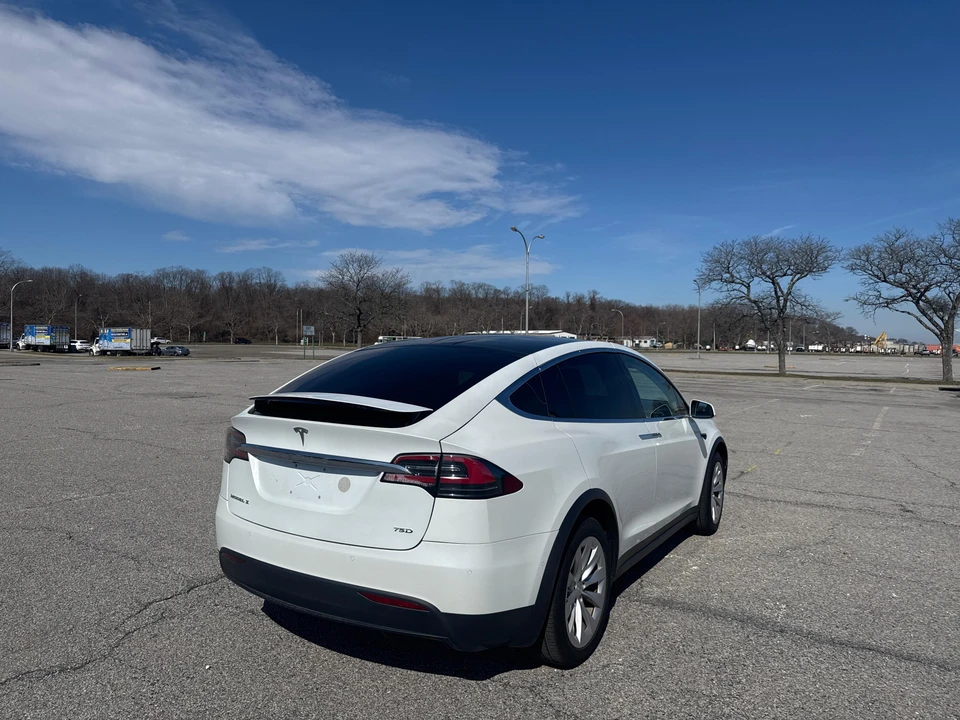 2018 Tesla Model X - Image 9 of 24
