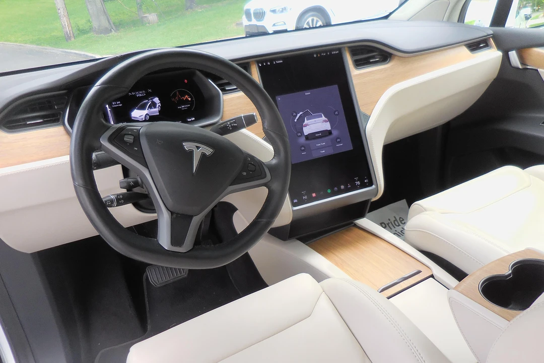 2018 Tesla Model X - Image 21 of 24