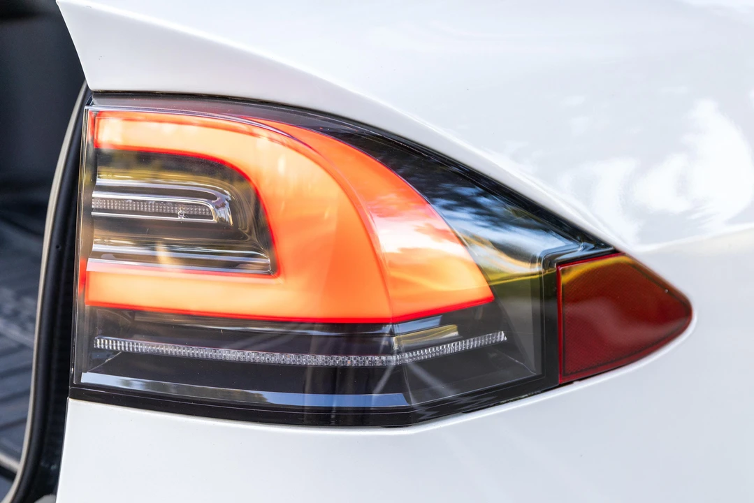 2018 Tesla Model X - Image 29 of 31