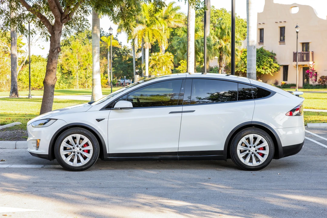 2018 Tesla Model X - Image 6 of 31