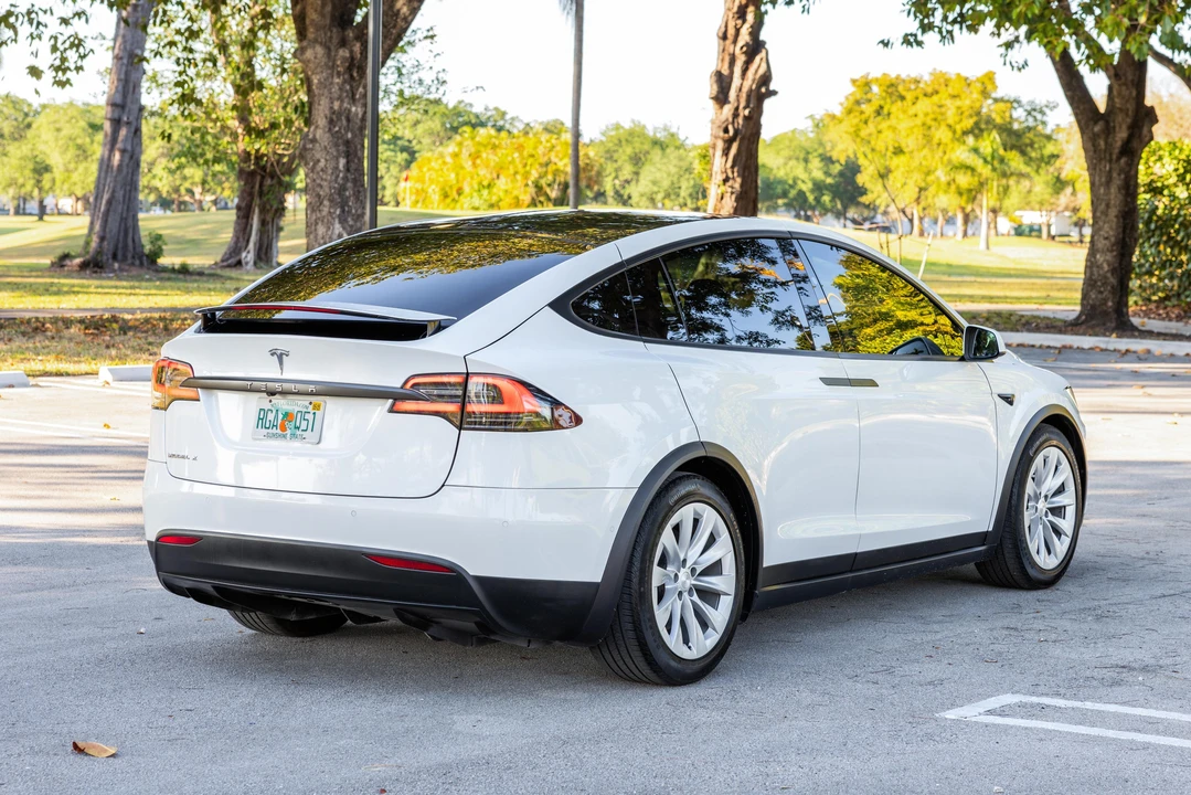 2018 Tesla Model X - Image 7 of 31