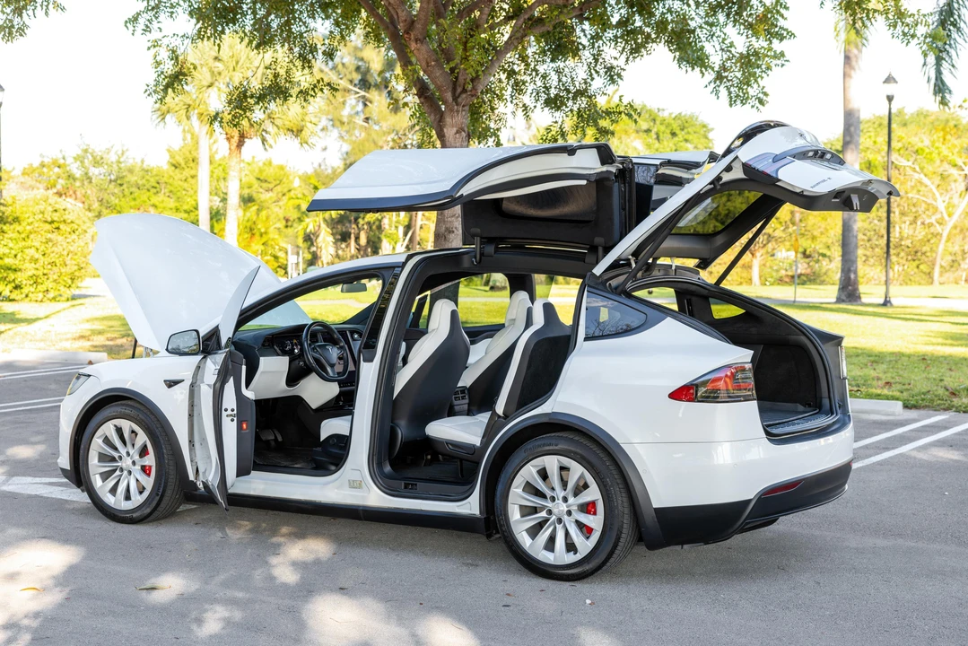 2018 Tesla Model X - Image 12 of 31